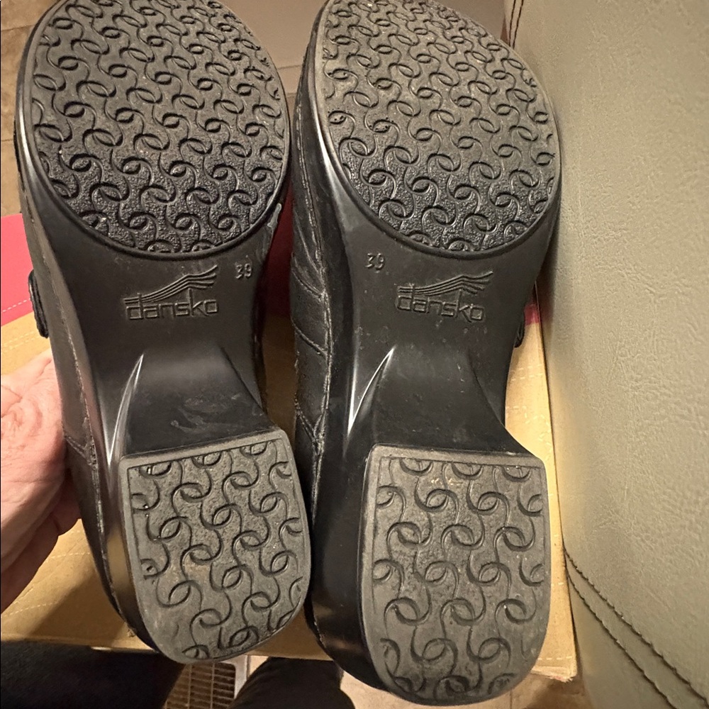 Dansko Tamara black leather buckle clogs 39 - Picture 6 of 13